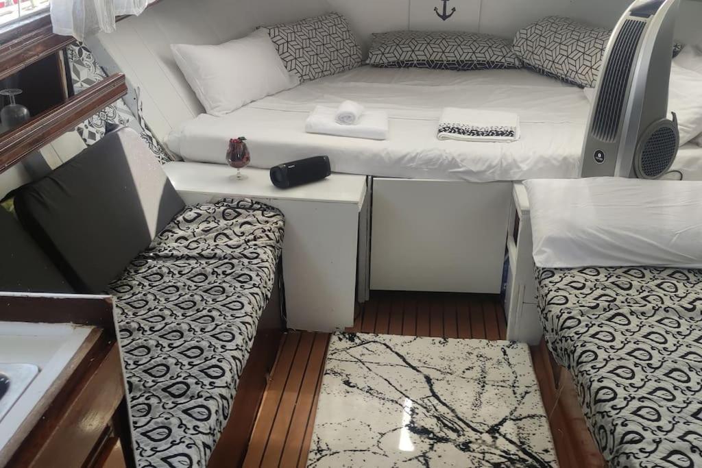 Precioso Barco En Barcelona Otel Badalona Dış mekan fotoğraf